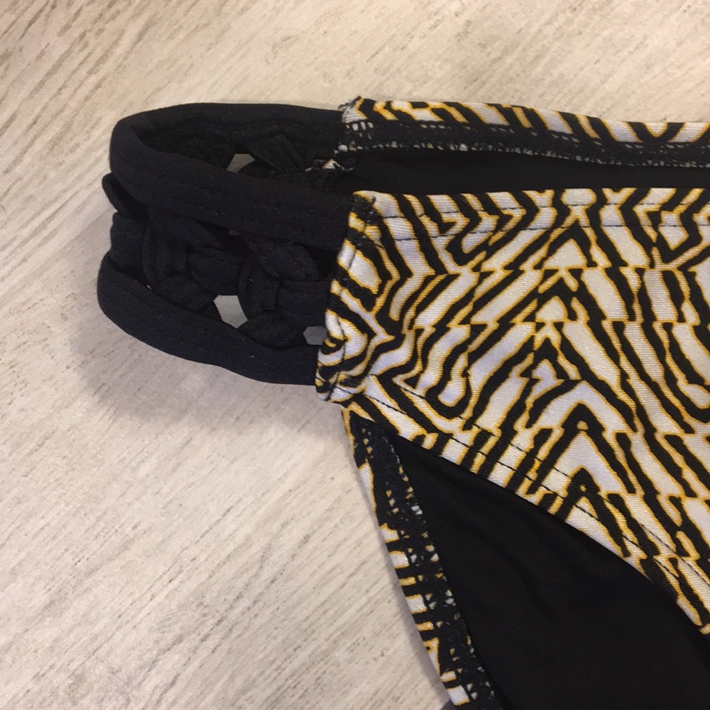 MinkPink Geometric Print Bikini - Picture 6 of 7
